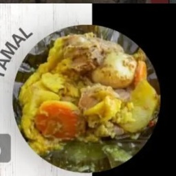 Tamal colombiano envuelto en hoja